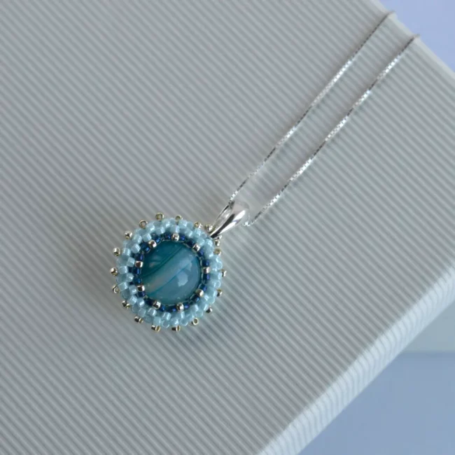 wisiorek_blekitny_z_agatem_beading_04 wisiorek_blekitny_z_agatem_beading_04